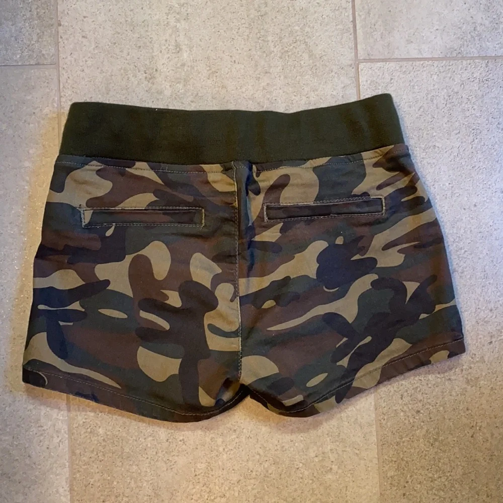 V.I.P. Shorts size 1/2